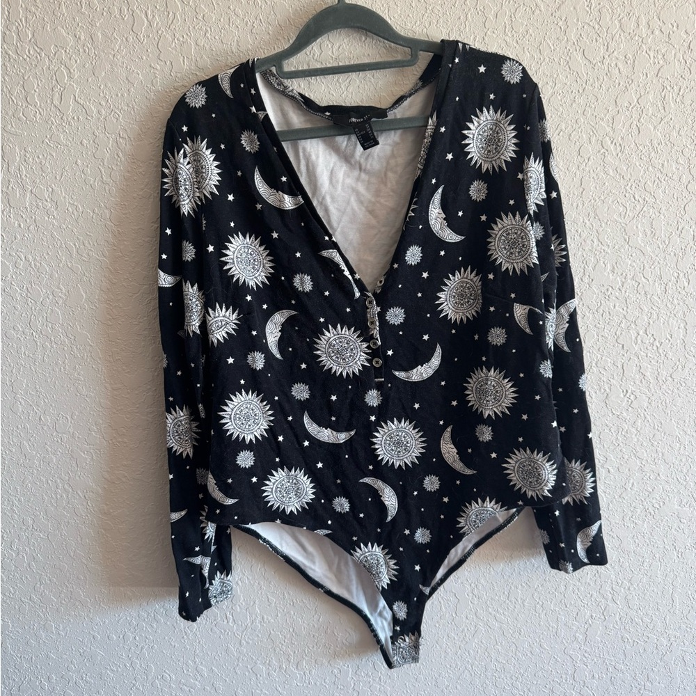 Forever 21 Black and White Celestial Print Bodysuit ☀️🌙 🖤 - 2XL
